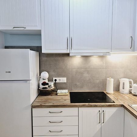 La Casa De Veronica - Serene Apartment With Shared Pool, Steps From The Beach Torrevieja Kültér fotó